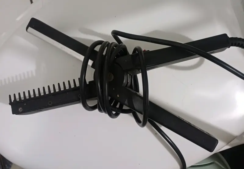 Plancha de Pelo Recco Negra con Cable - 2