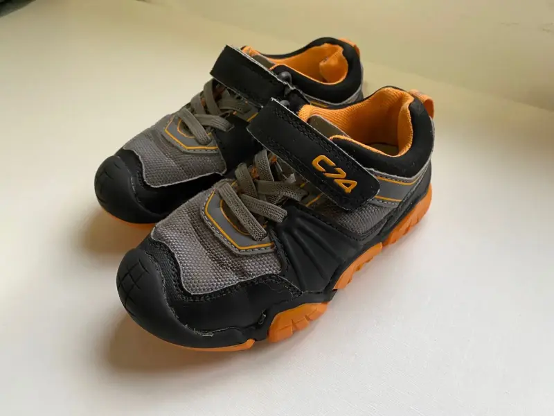 Zapatillas deportivas para niños C7A grises y naranjas