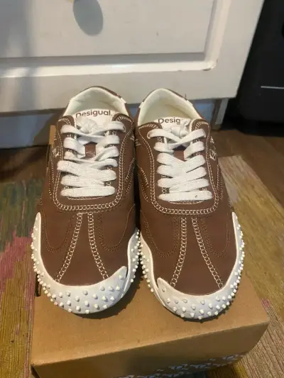 Zapatillas deportivas marrones Desigual con detalles - miniatura 3