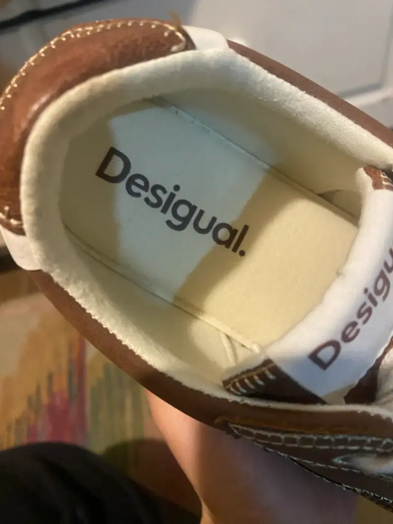 Zapatillas deportivas marrones Desigual con detalles - 4
