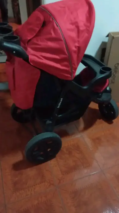 Coche de bebé rojo Bebesit plegable - miniatura 2