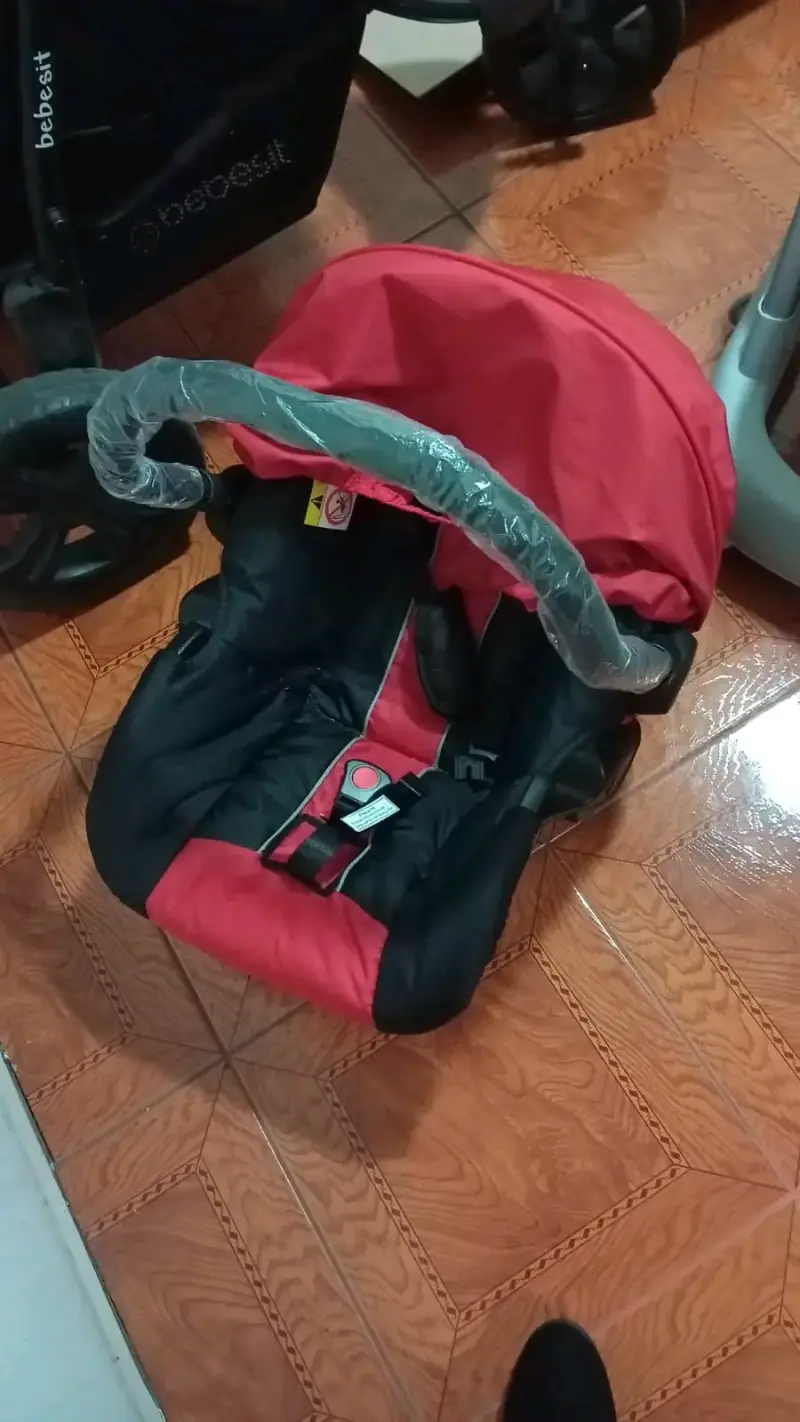 Coche de bebé rojo Bebesit plegable - 5