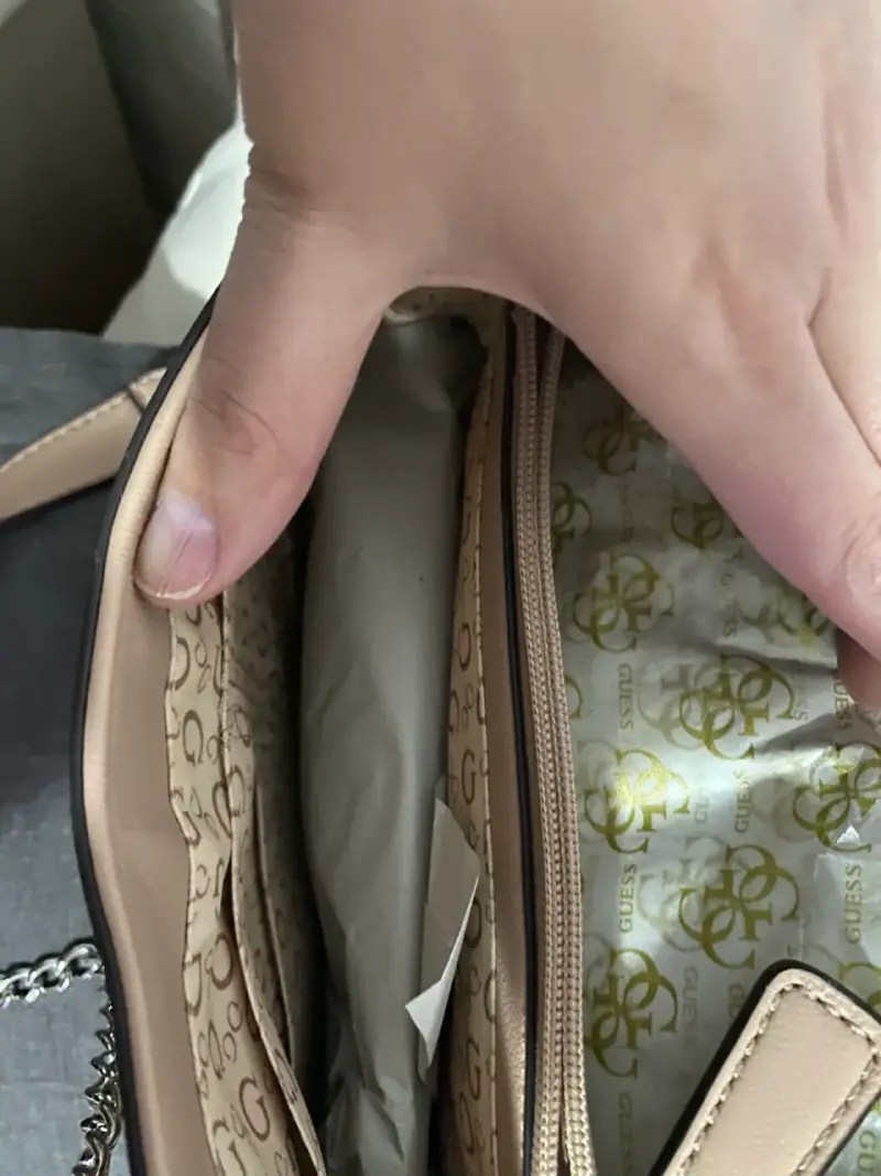 Bolso de mano Guess beige con logo - 4