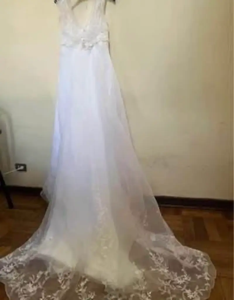 Vestido de novia blanco con encaje y cola larga - 6