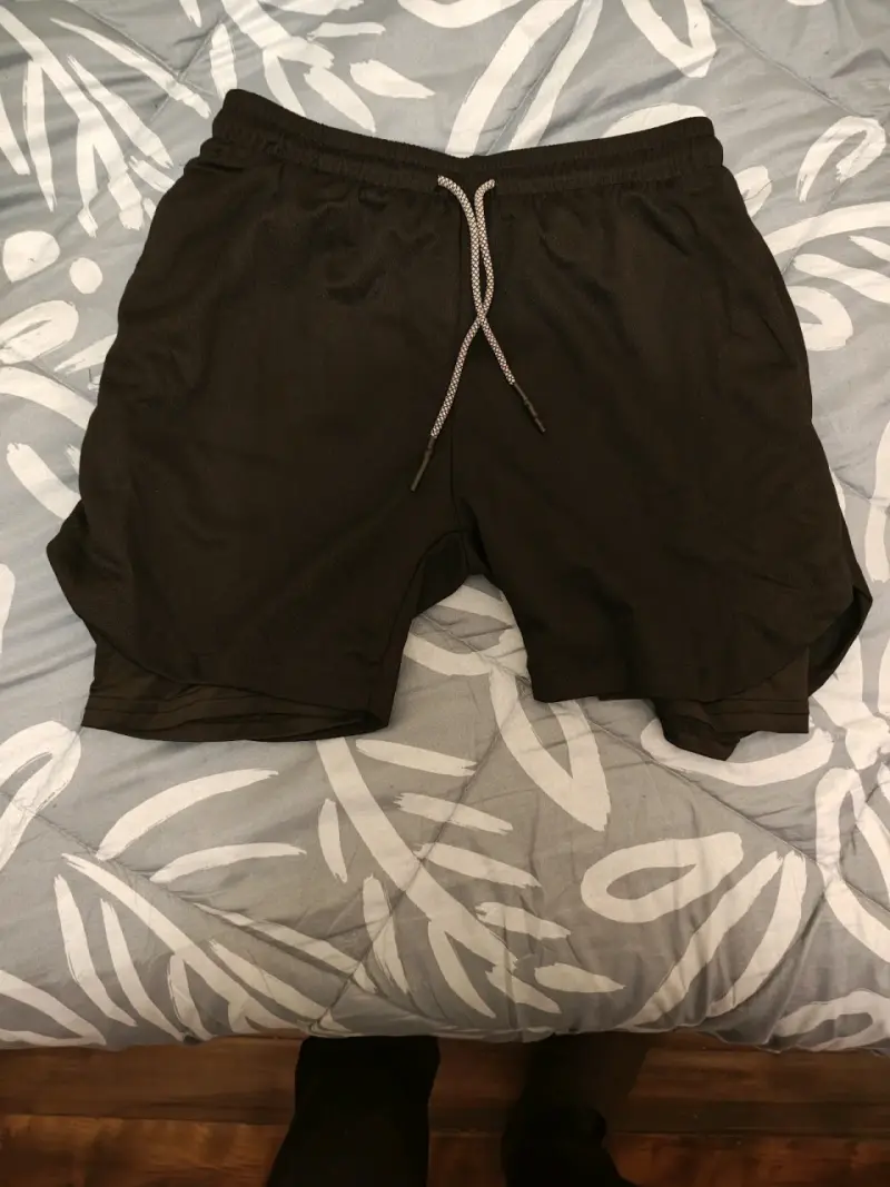 Shorts deportivos negros con bolsillo y cordón - 1