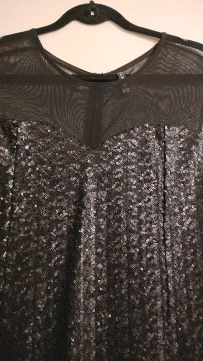 Vestido de fiesta negro con lentejuelas - miniatura 2