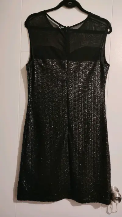 Vestido de fiesta negro con lentejuelas - miniatura 3