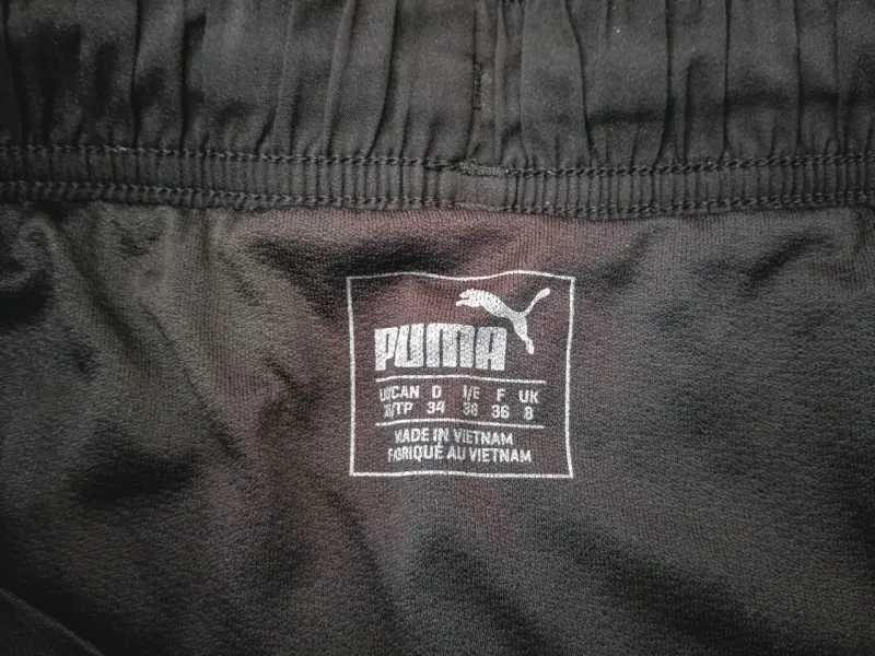 Shorts deportivos negros Puma para mujer - 2