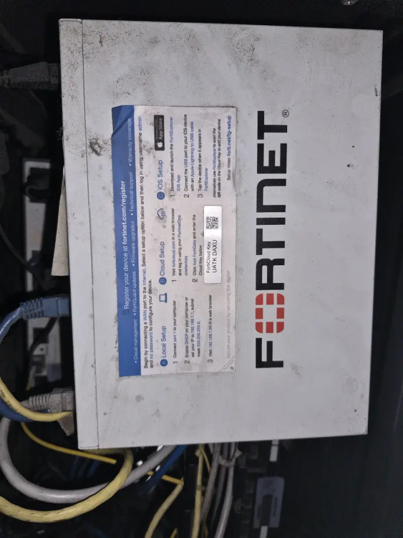 Firewall Fortinet con múltiples puertos
