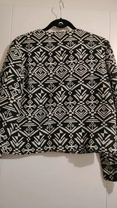Chaqueta corta formal en beige y negro MNL - miniatura 2