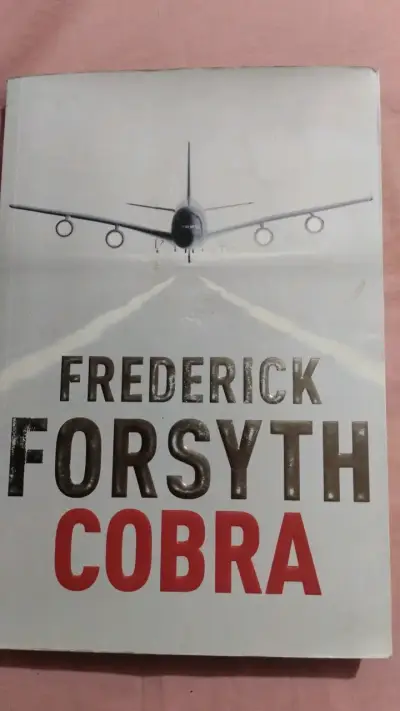 Libro 'Cobra' de Frederick Forsyth en buen estado - miniatura 1