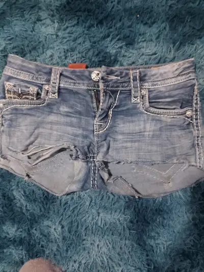 Shorts de mezclilla Rock Revival desgastados - miniatura 2