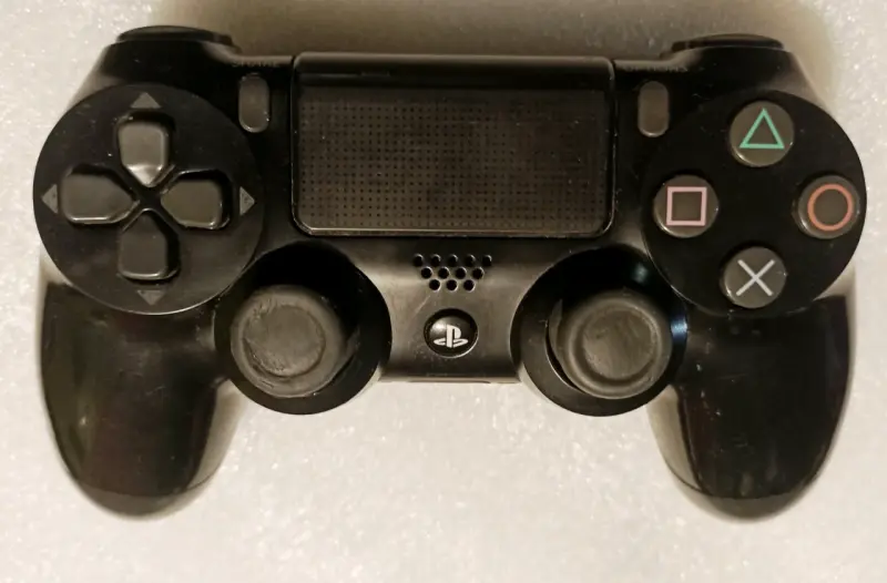 Control PS4 DualShock 4 negro en buen estado