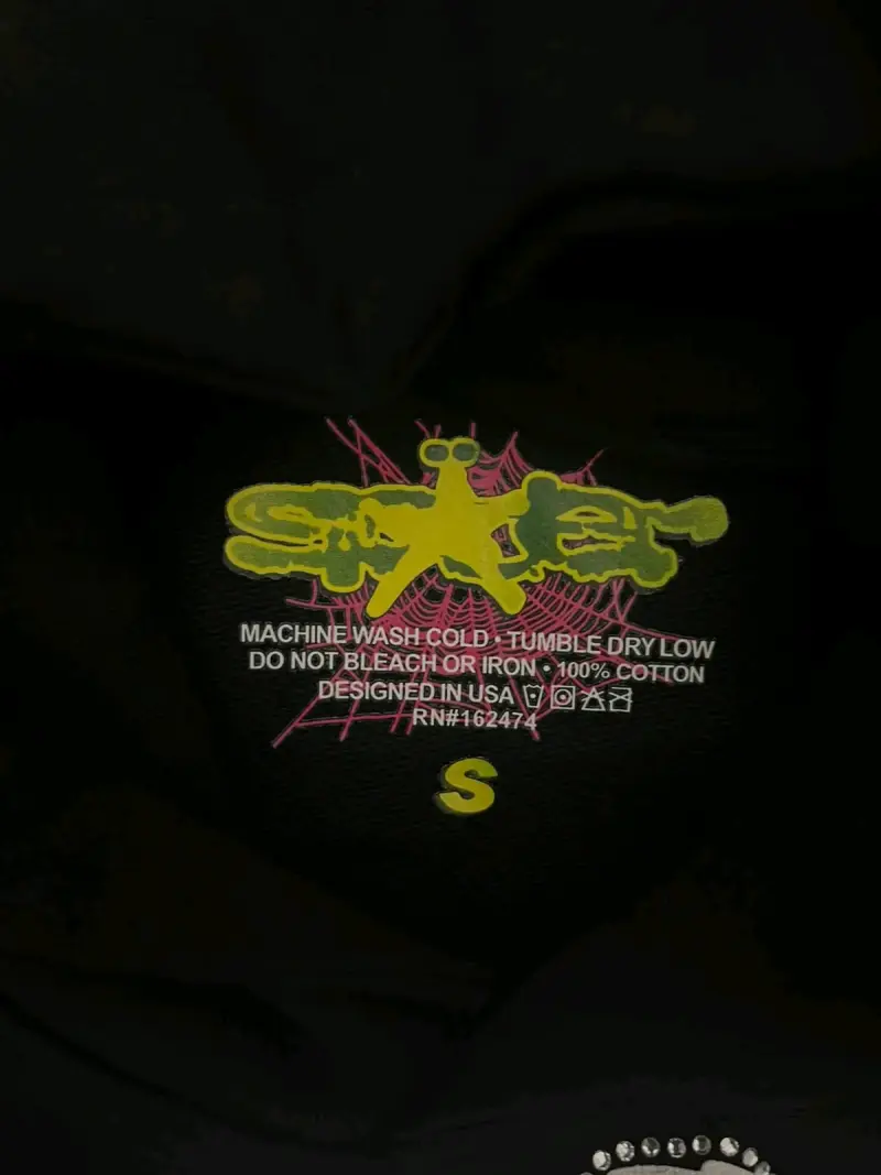 Polerón negro con diseño de telaraña - 2