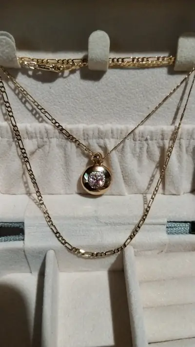 Conjunto de joyería con colgante y aretes - miniatura 1