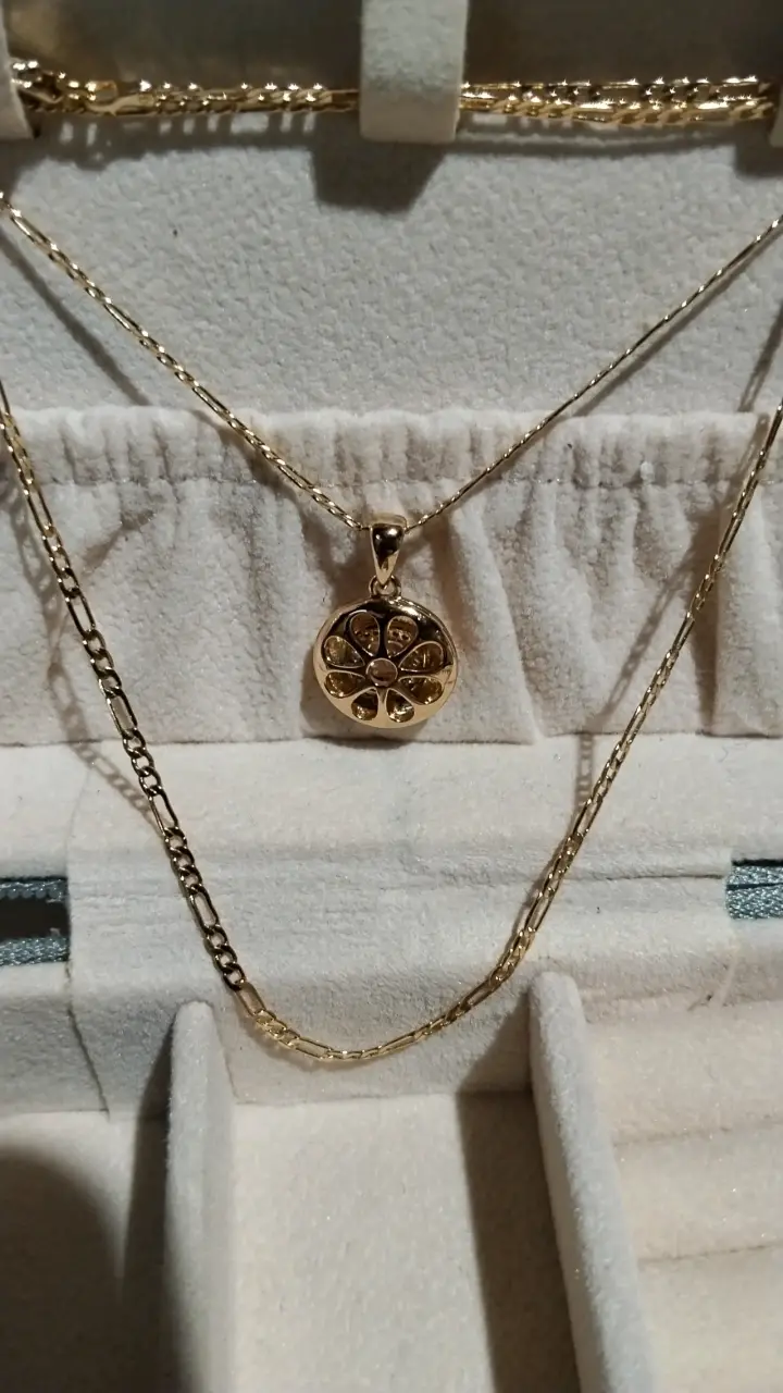 Conjunto de joyería con colgante y aretes - 2