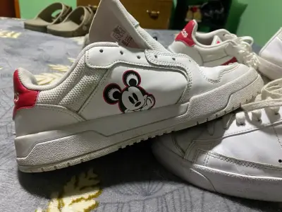Lote de zapatillas deportivas mixtas en buen estado - miniatura 5