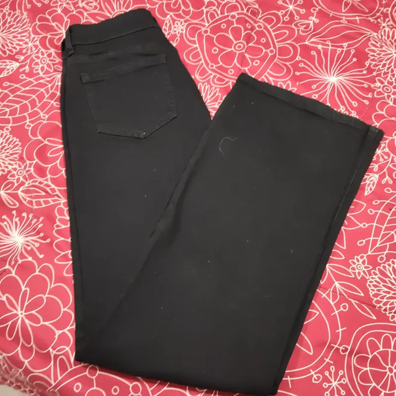 Pantalones negros de mezclilla para mujer - 1
