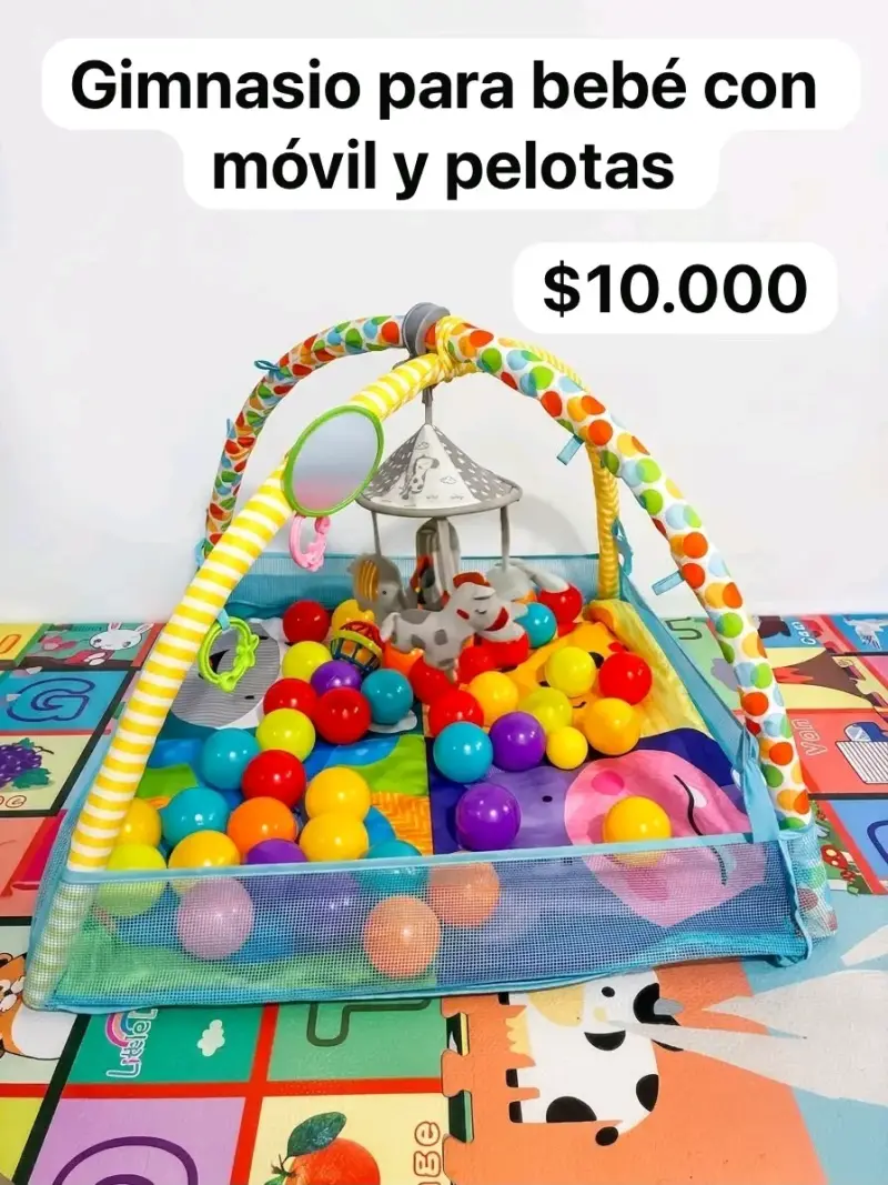 Gimnasio para bebé con móvil y pelotas