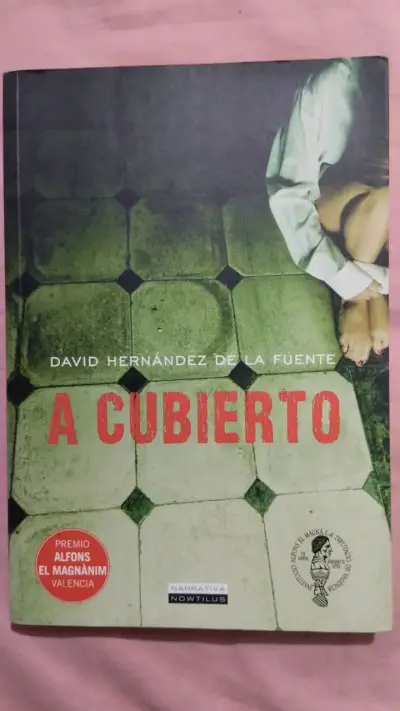 Libro 'A Cubierto' de David Hernández de la Fuente - miniatura 1