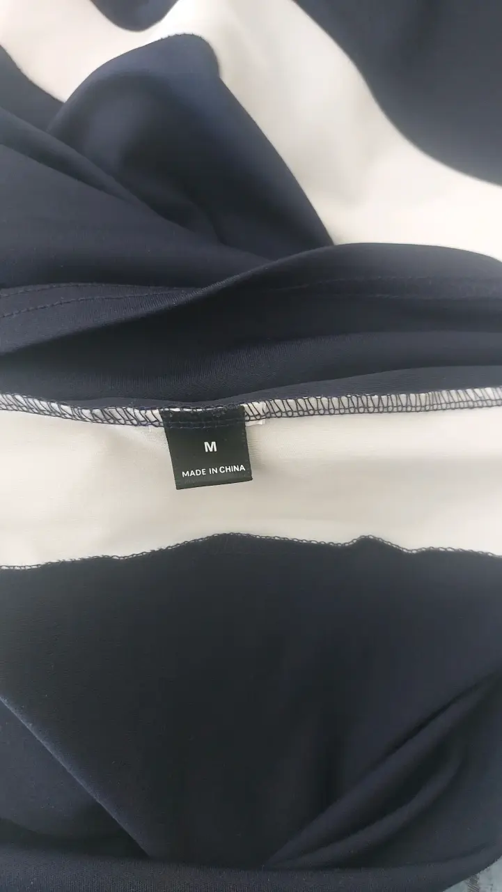 Vestido azul marino con detalles blancos - 2