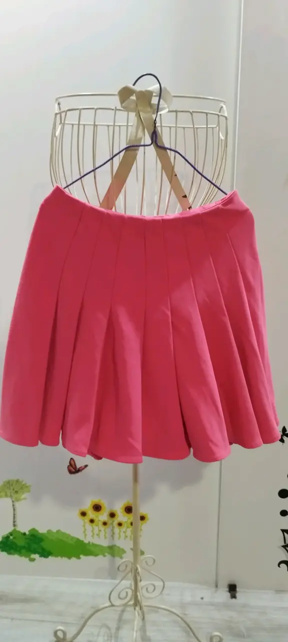 Falda corta plisada color rosa - 1