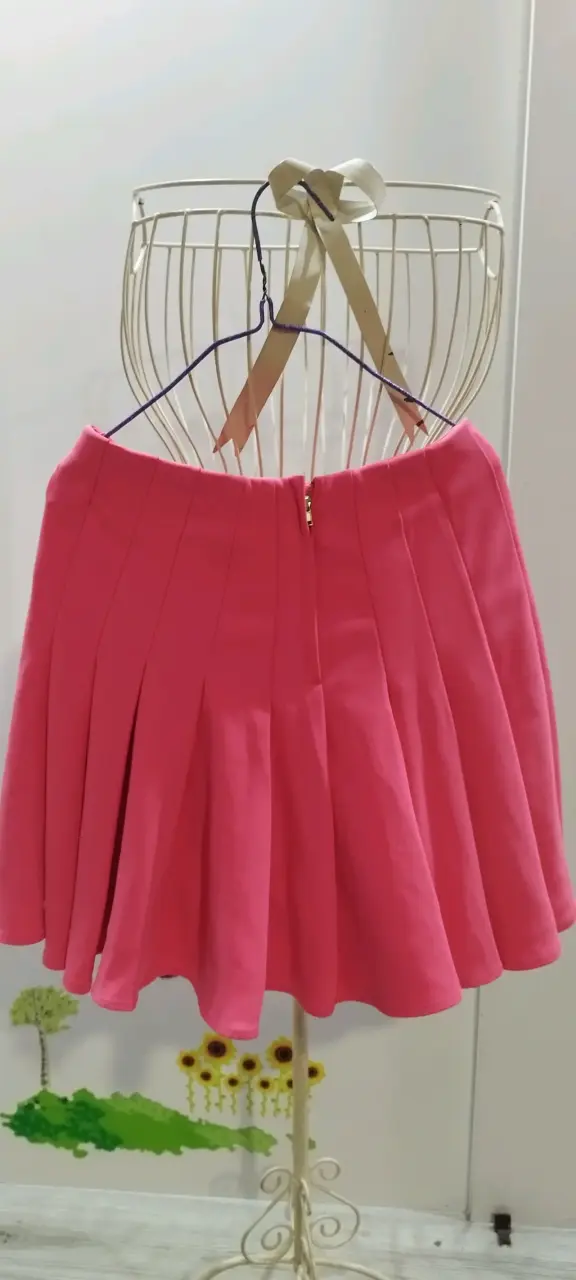 Falda corta plisada color rosa - 3