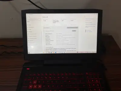 Laptop HP Omen con mochila y cargador - miniatura 2