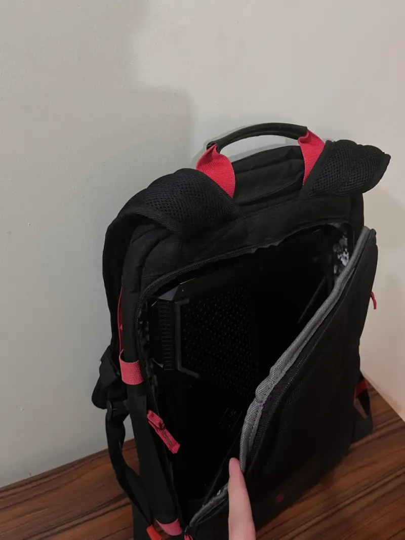Laptop HP Omen con mochila y cargador - 6
