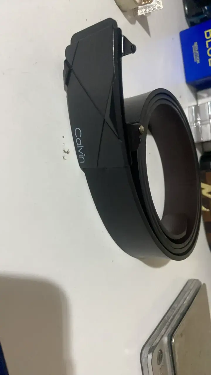 Cinturón negro de cuero Calvin Klein