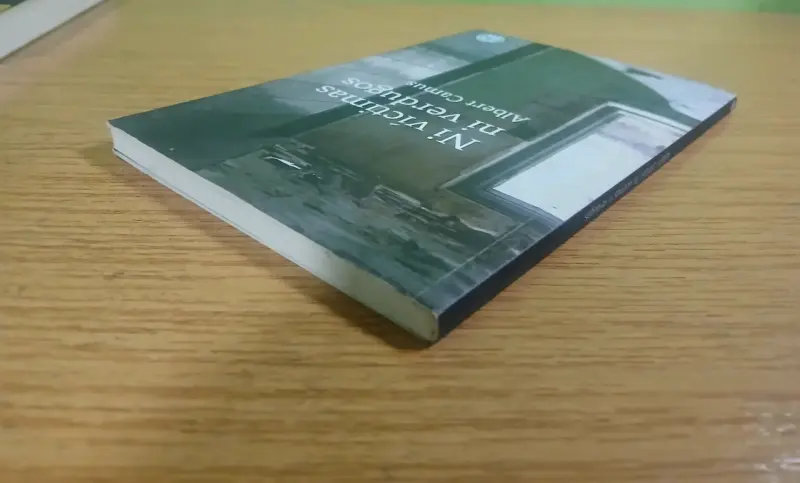 Libro 'Ni Víctimas Ni Verdugos' de Albert Camus - 4