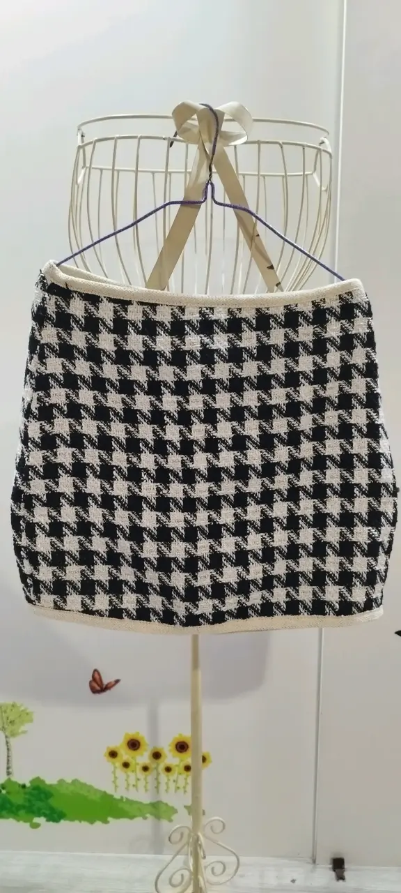 Falda corta blanco y negro - 1