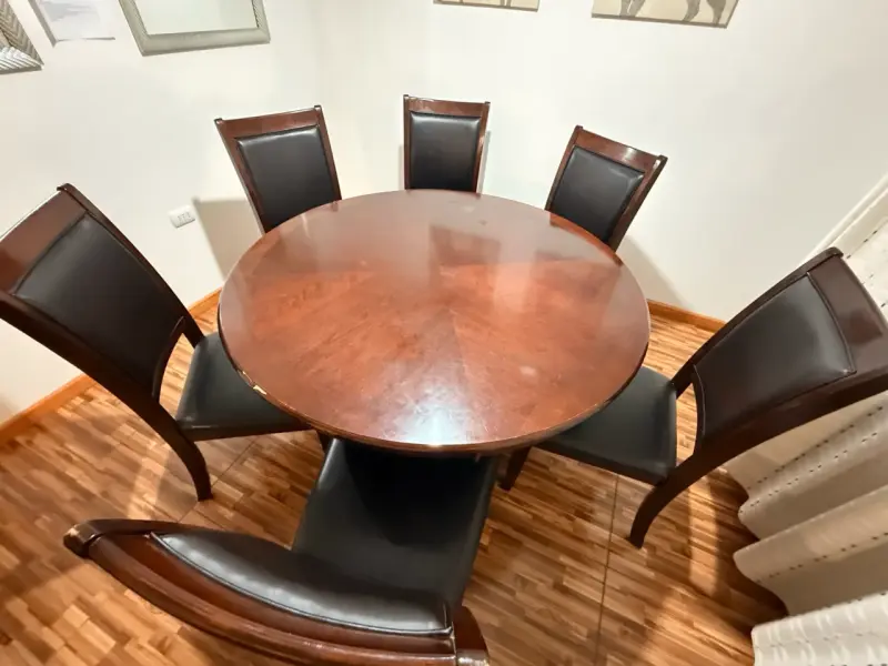 Juego de comedor redondo de madera con 6 sillas - 1