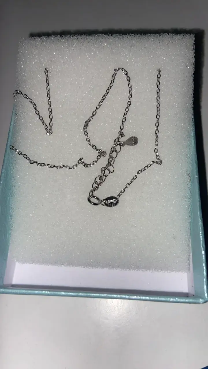 Collar de plata con dije de niño - 3