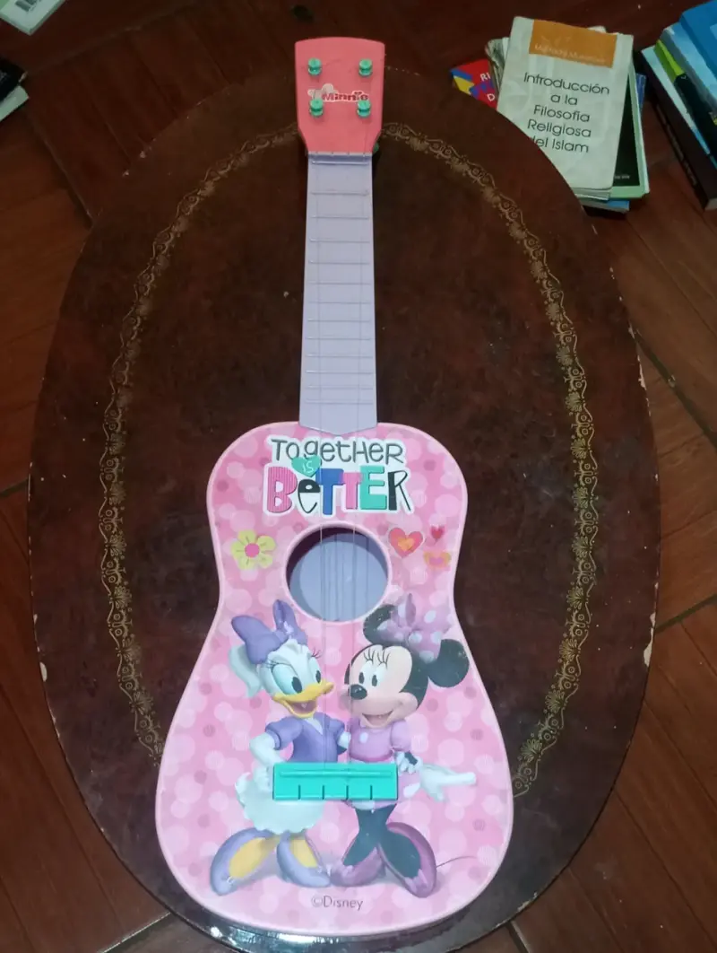 Guitarra infantil Minnie Mouse Disney
