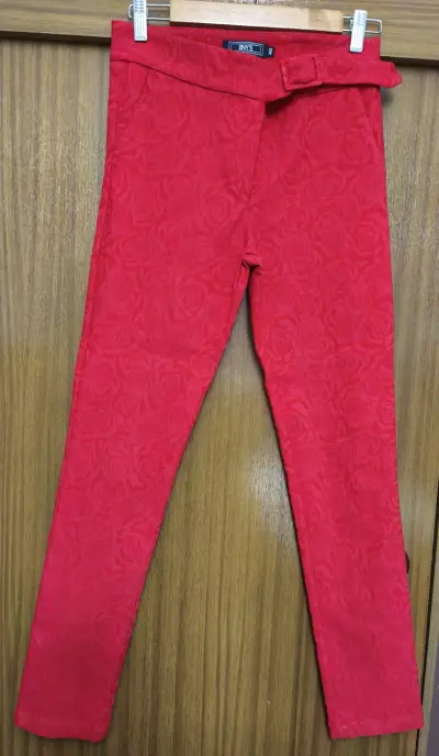 Pantalones rojos con diseño floral BNY's - miniatura 1