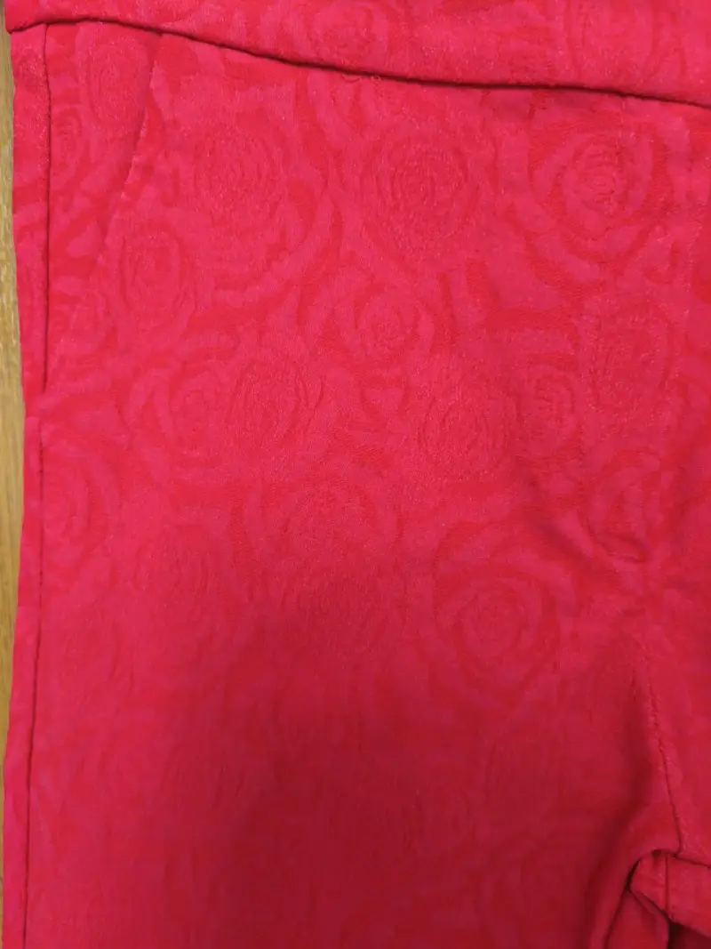 Pantalones rojos con diseño floral BNY's - 3