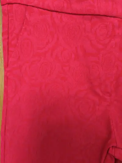 Pantalones rojos con diseño floral BNY's - miniatura 3