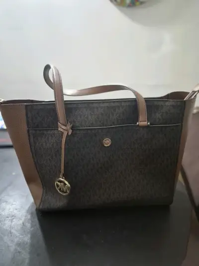 Set bolso+cartera de mano  Michael Kors marrón . - miniatura 5