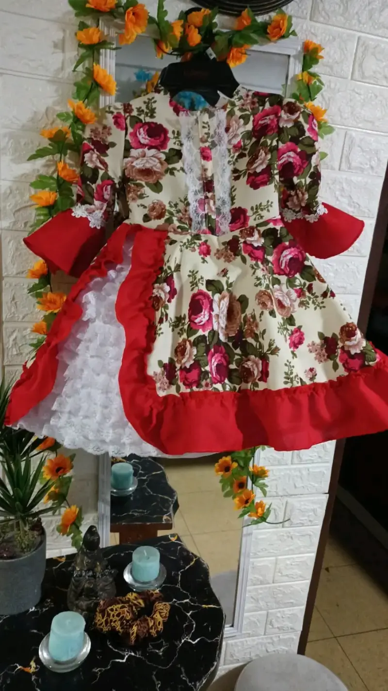 Vestido de huasa de niña y abrigo - 1