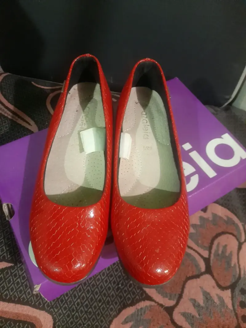 Zapatos planos rojos de charol para mujer - 1