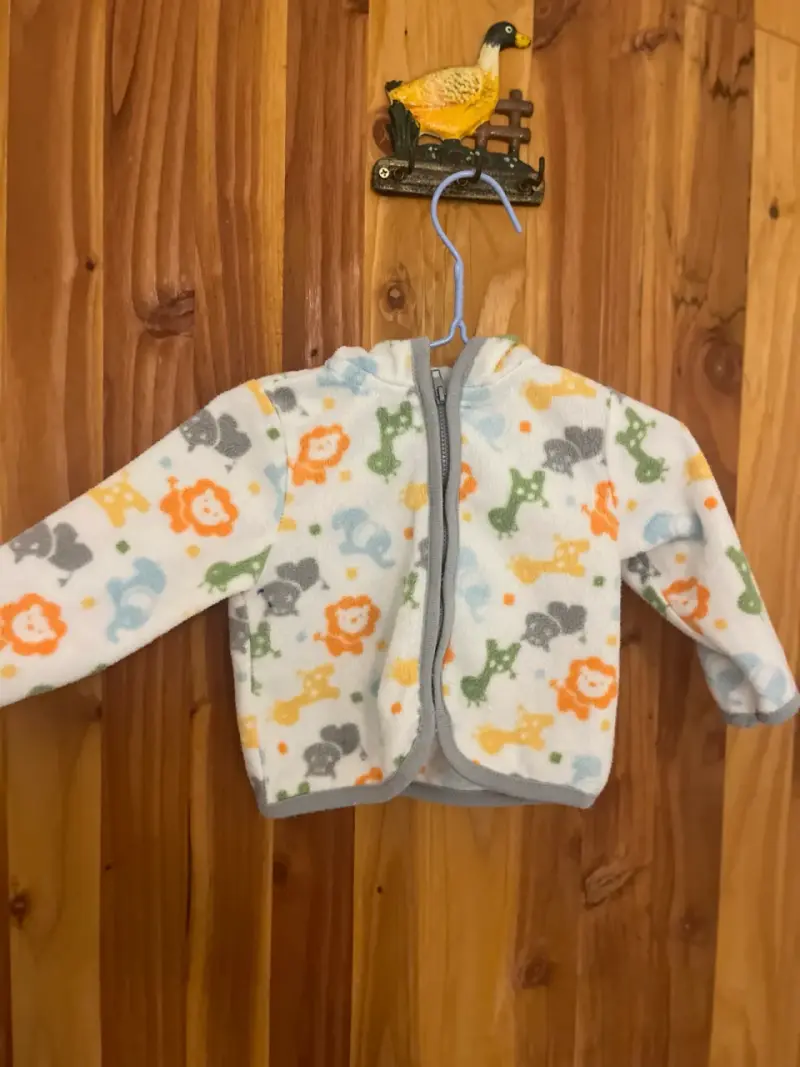 Chaqueta de niño verde con parches decorativos - 2