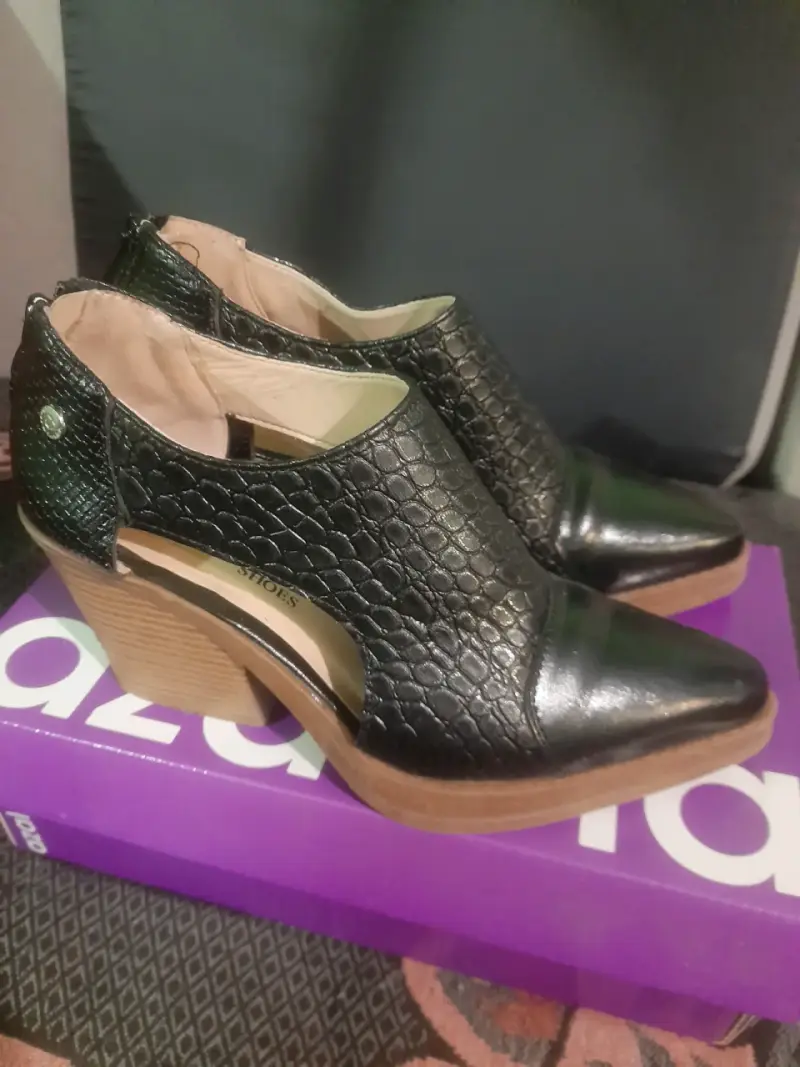 Botines de cuero negro con tacón alto - 2