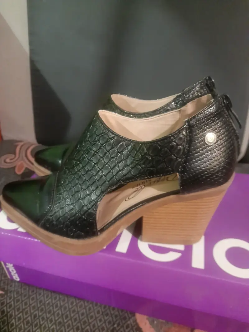 Botines de cuero negro con tacón alto - 4
