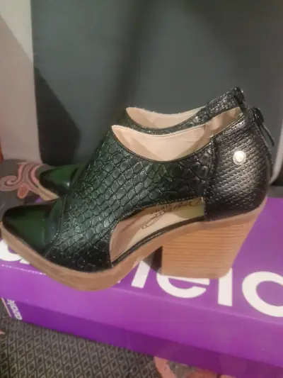 Botines de cuero negro con tacón alto - miniatura 4