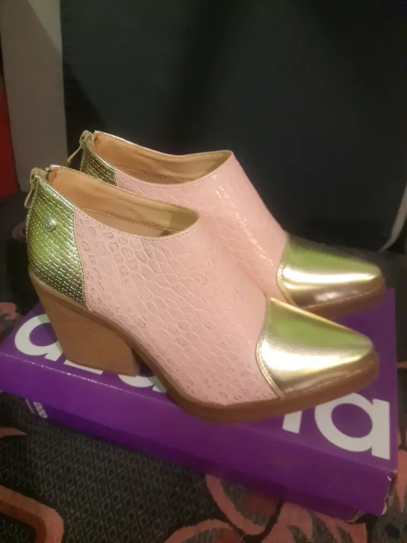 Botines de tacón dorados y rosados Azaleia - 2