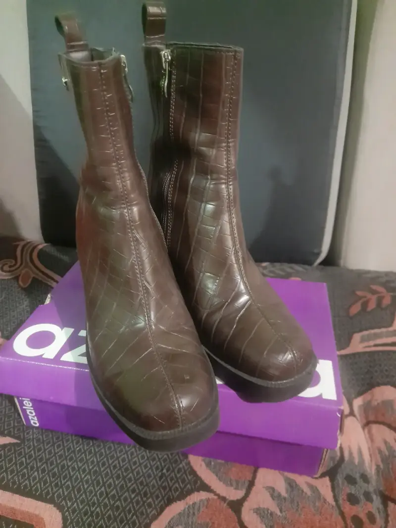 Botines de cuero marrón con tacón - 1