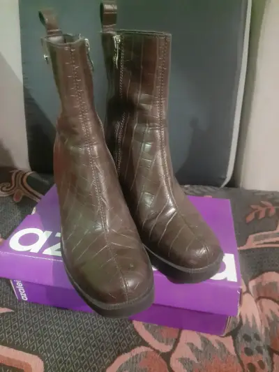 Botines de cuero marrón con tacón - miniatura 1