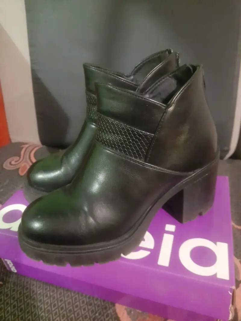Botines de cuero negro con cierre trasero - 3
