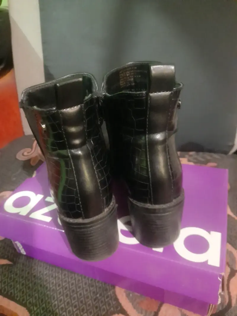 Botines de cuero negro con tacón bajo - 3